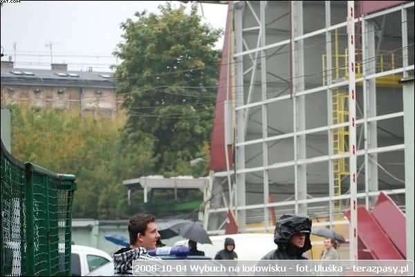2008-10-04-eksplozja-hala-hokejowa-u-10_600