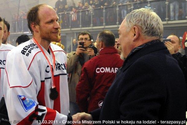 2011-03-13-plh-cracovia-mistrzem-hokeja-b-381_600