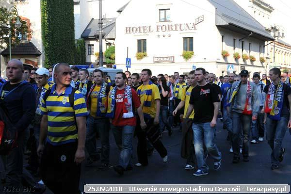 2010-09-25-cracovia_otwarcie_nowego_stadionu_b_030_600