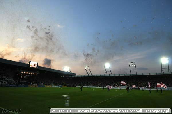 2010-09-25-cracovia_otwarcie_nowego_stadionu_b_391_600