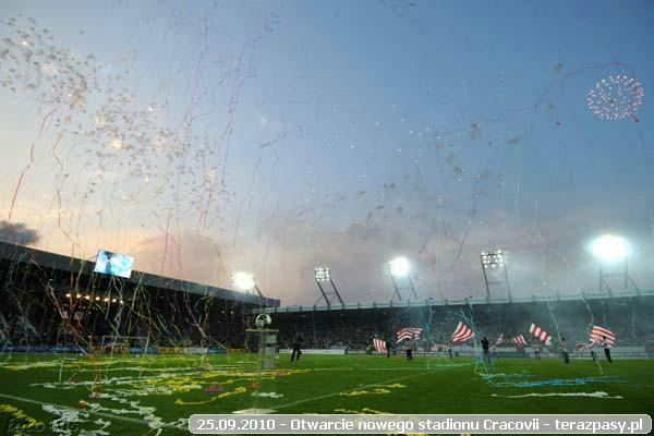 2010-09-25-cracovia_otwarcie_nowego_stadionu_b_424_600