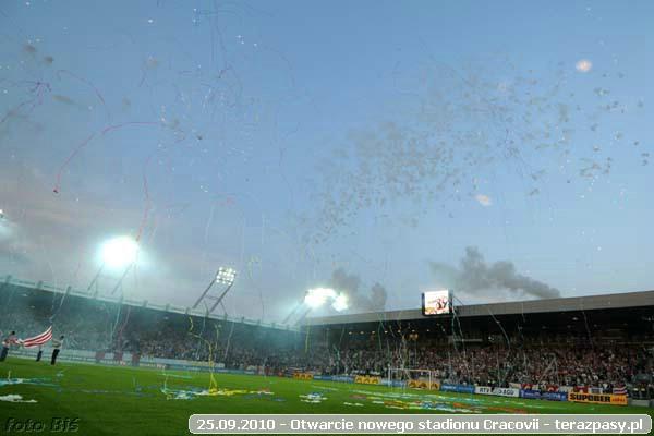 2010-09-25-cracovia_otwarcie_nowego_stadionu_b_426_600