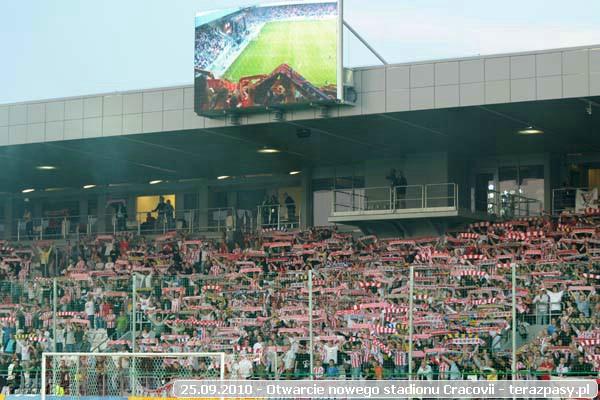 2010-09-25-cracovia_otwarcie_nowego_stadionu_b_445_600