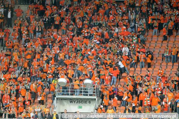 2010-10-02-zaglebie_lubin-cracovia_b_299_600