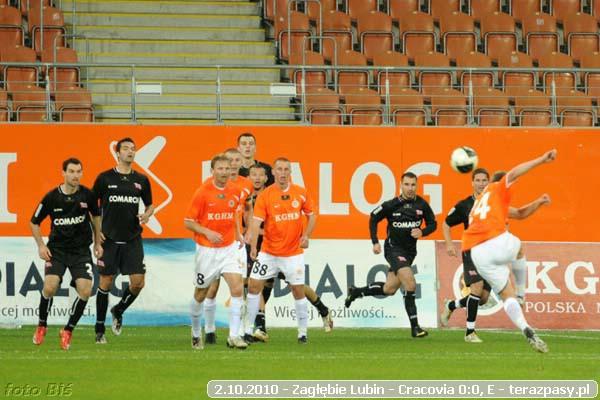 2010-10-02-zaglebie_lubin-cracovia_b_825_600